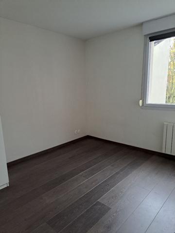 APPARTEMENT T2 AVEC PARKING SECURISE - SECTEUR CERNAY