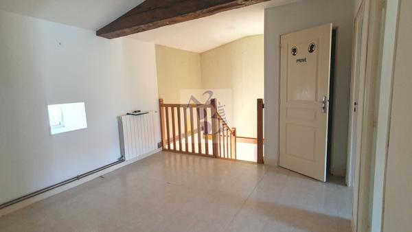Vente maison de village St Amant De Bonnieure (16230), 130.00m² avec 6 pièce(s) dont 4 chambre(s) sur 900.00m² de terrain. Agence Allard Brimeaud