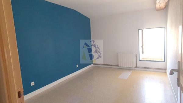 Vente maison de village St Amant De Bonnieure (16230), 130.00m² avec 6 pièce(s) dont 4 chambre(s) sur 900.00m² de terrain. Agence Allard Brimeaud