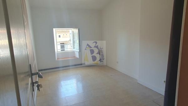 Vente maison de village St Amant De Bonnieure (16230), 130.00m² avec 6 pièce(s) dont 4 chambre(s) sur 900.00m² de terrain. Agence Allard Brimeaud