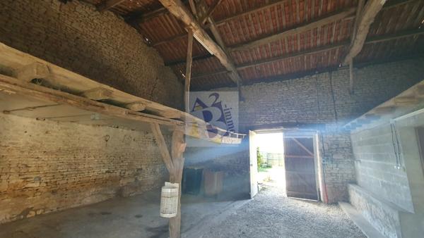 Vente maison de village St Amant De Bonnieure (16230), 130.00m² avec 6 pièce(s) dont 4 chambre(s) sur 900.00m² de terrain. Agence Allard Brimeaud