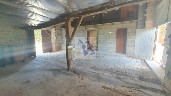 Vente maison de village St Amant De Bonnieure (16230), 130.00m² avec 6 pièce(s) dont 4 chambre(s) sur 900.00m² de terrain. Agence Allard Brimeaud
