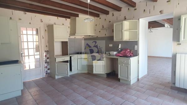 Vente maison de village St Amant De Bonnieure (16230), 130.00m² avec 6 pièce(s) dont 4 chambre(s) sur 900.00m² de terrain. Agence Allard Brimeaud