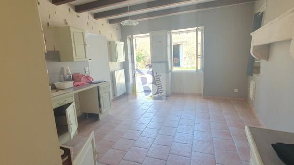 Vente maison de village St Amant De Bonnieure (16230), 130.00m² avec 6 pièce(s) dont 4 chambre(s) sur 900.00m² de terrain. Agence Allard Brimeaud