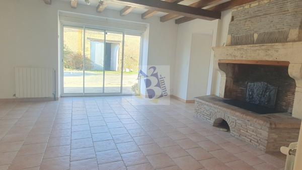 Vente maison de village St Amant De Bonnieure (16230), 130.00m² avec 6 pièce(s) dont 4 chambre(s) sur 900.00m² de terrain. Agence Allard Brimeaud