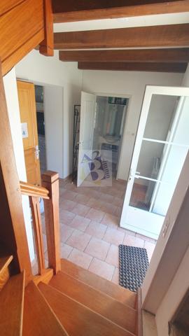 Vente maison de village St Amant De Bonnieure (16230), 130.00m² avec 6 pièce(s) dont 4 chambre(s) sur 900.00m² de terrain. Agence Allard Brimeaud