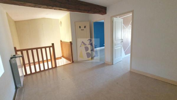 Vente maison de village St Amant De Bonnieure (16230), 130.00m² avec 6 pièce(s) dont 4 chambre(s) sur 900.00m² de terrain. Agence Allard Brimeaud