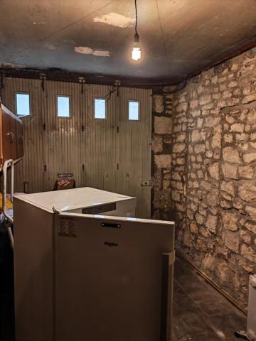 Vente maison de ville Chauvigny (86300), 121.00m² avec 7 pièce(s) dont 4 chambre(s) sur 112.00m² de terrain. La Bruyere Immobilier