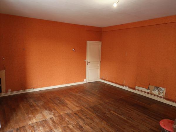 Vente maison de ville Chauvigny (86300), 121.00m² avec 7 pièce(s) dont 4 chambre(s) sur 112.00m² de terrain. La Bruyere Immobilier