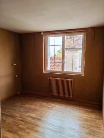 Vente maison de ville Chauvigny (86300), 121.00m² avec 7 pièce(s) dont 4 chambre(s) sur 112.00m² de terrain. La Bruyere Immobilier