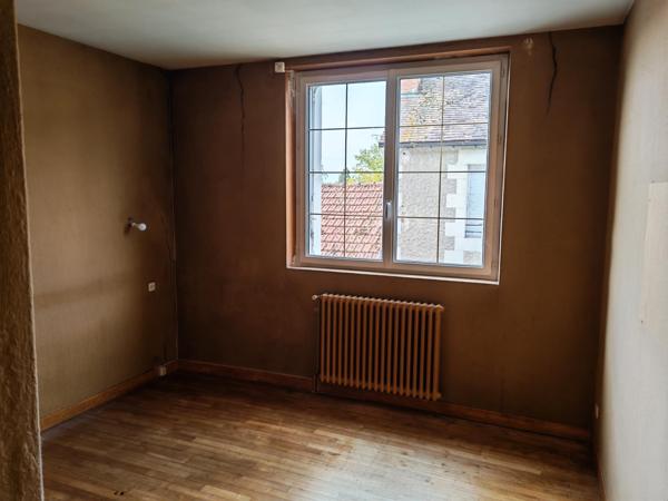 Vente maison de ville Chauvigny (86300), 121.00m² avec 7 pièce(s) dont 4 chambre(s) sur 112.00m² de terrain. La Bruyere Immobilier