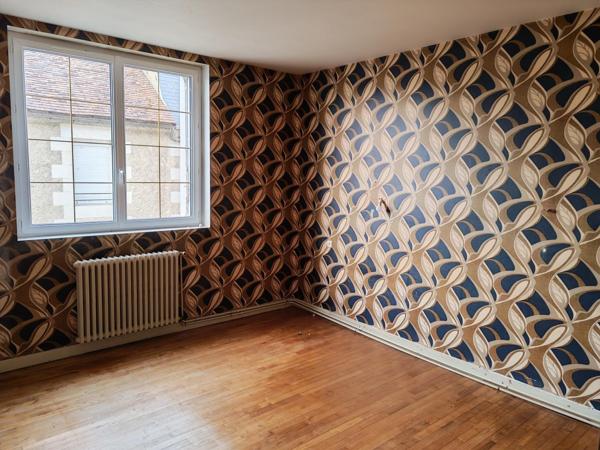 Vente maison de ville Chauvigny (86300), 121.00m² avec 7 pièce(s) dont 4 chambre(s) sur 112.00m² de terrain. La Bruyere Immobilier