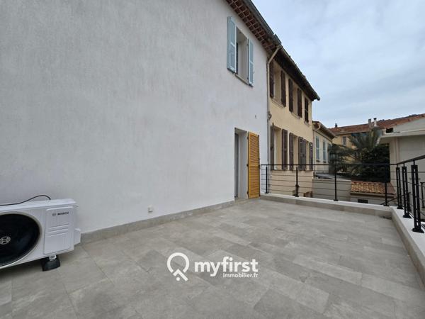 Toulon (83200) Studio entièrement refait à neuf.