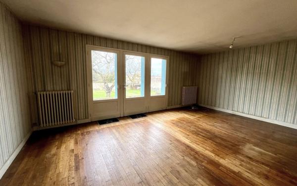 Maison à vendre    4 pièces •  La Rochefoucauld