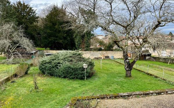 Maison à vendre    4 pièces •  La Rochefoucauld