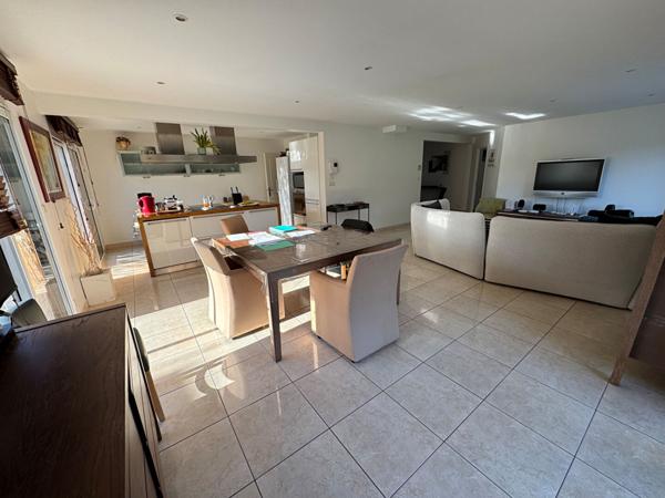 Maison à Erdeven de 162m² entre bourg et plage.