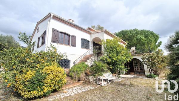 Maison traditionnelle 7 pièces de 200 m² à Tourrettes-sur-Loup (06140)