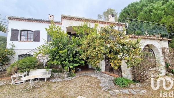 Maison traditionnelle 7 pièces de 200 m² à Tourrettes-sur-Loup (06140)