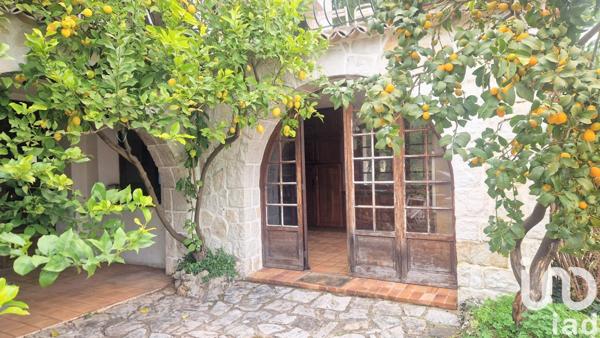 Maison traditionnelle 7 pièces de 200 m² à Tourrettes-sur-Loup (06140)