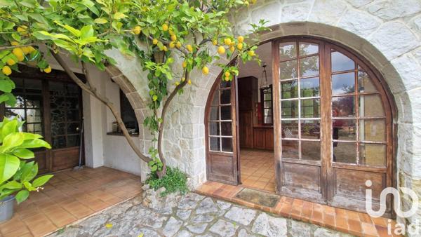 Maison traditionnelle 7 pièces de 200 m² à Tourrettes-sur-Loup (06140)