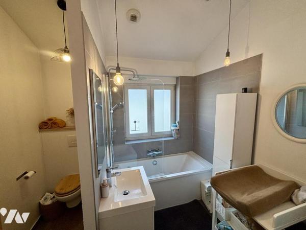 TOURCOING CENTRE - MAISON  AVEC COUR PRIVATIVE - 110 M  HAB EN TRES BON ETAT - DANS UNE COPROPRIETE 