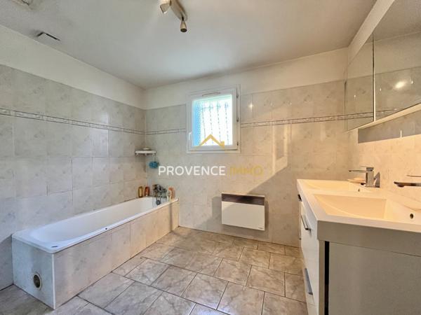 Eyguières (13430) Villa 91m² - Plain pied - 3 chambres - Terrain de 985m²