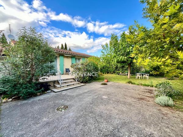 Eyguières (13430) Villa 91m² - Plain pied - 3 chambres - Terrain de 985m²