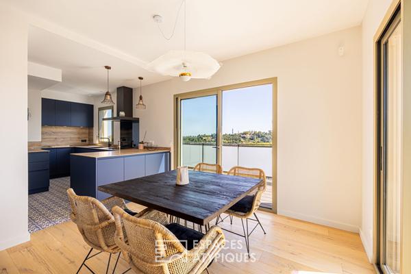 Duplex en dernier étage avec terrasse et vue imprenable sur la basilique Fourvière