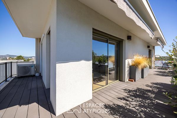 Duplex en dernier étage avec terrasse et vue imprenable sur la basilique Fourvière