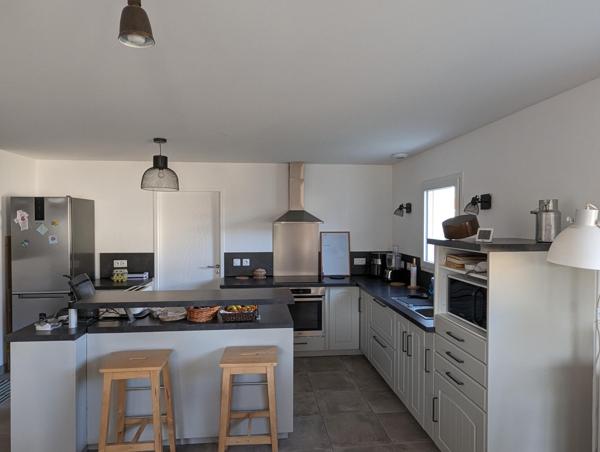 MAISON RÉCENTE AVEC PISCINE