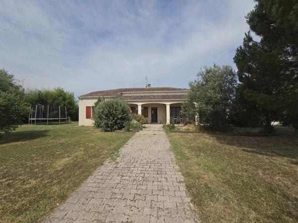 Maison moderne avec 3 chambres, jardin et piscine