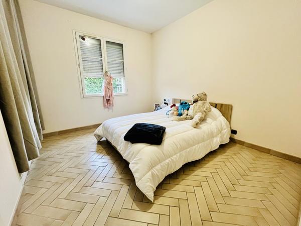 Maison moderne avec 3 chambres, jardin et piscine