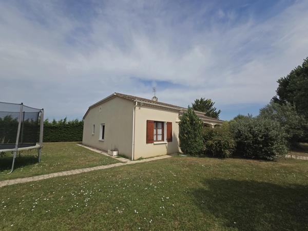 Maison moderne avec 3 chambres, jardin et piscine