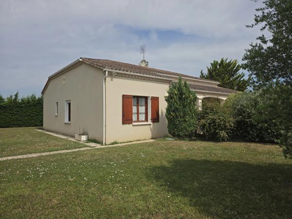 Maison moderne avec 3 chambres, jardin et piscine