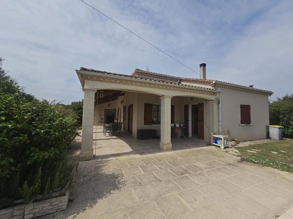 Maison moderne avec 3 chambres, jardin et piscine