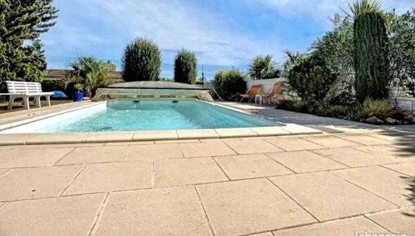 Maison moderne avec 3 chambres, jardin et piscine