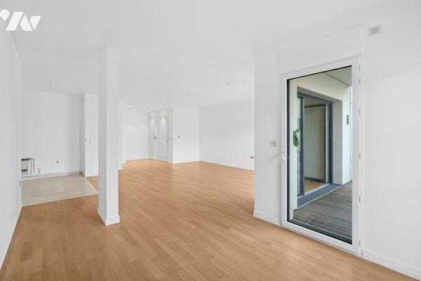 NEUILLY SUR SEINE - ILE DE LA JATTE - 5 PIECES 110 M². TERRASSE 7 M². ETAGE ELEVE.