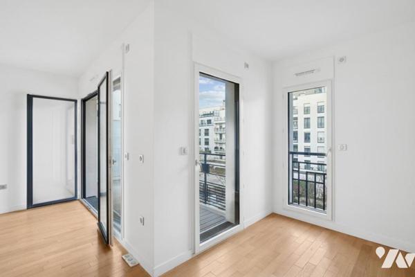 NEUILLY SUR SEINE - ILE DE LA JATTE - 5 PIECES 110 M². TERRASSE 7 M². ETAGE ELEVE.