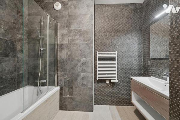 NEUILLY SUR SEINE - ILE DE LA JATTE - 5 PIECES 110 M². TERRASSE 7 M². ETAGE ELEVE.