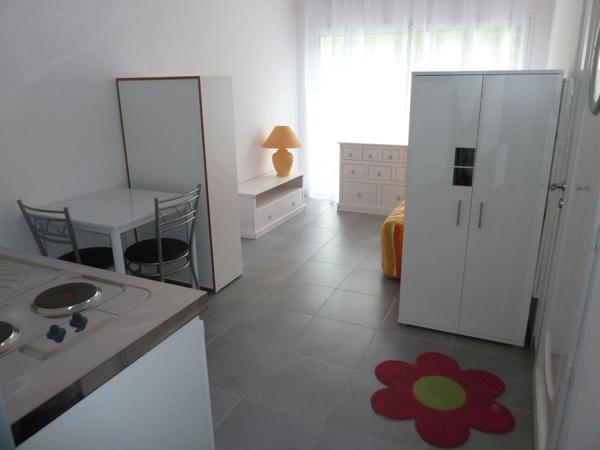 STUDIO meublé en parfait état Proche CENTRE VILLE, FAC et ECOLE d'INFIRMIERES à La ROCHE sur YON