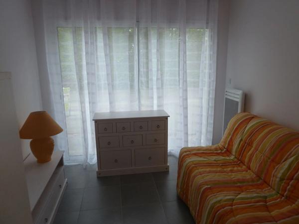 STUDIO meublé en parfait état Proche CENTRE VILLE, FAC et ECOLE d'INFIRMIERES à La ROCHE sur YON