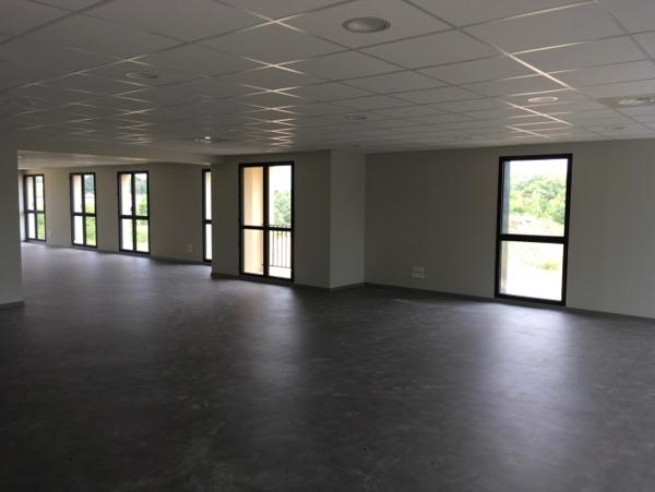 Location Bureau 2 pièces La Chapelle-en-Serval (60520) - Centre d'affaire accessible PMR