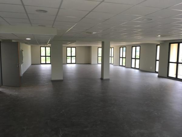 Location Bureau 2 pièces La Chapelle-en-Serval (60520) - Centre d'affaire accessible PMR