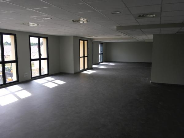 Location Bureau 2 pièces La Chapelle-en-Serval (60520) - Centre d'affaire accessible PMR