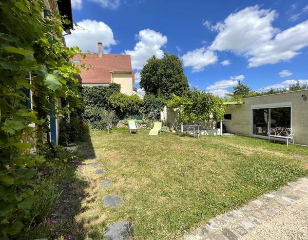 CHAVILLE, Rive Droite * limite Sèvres - Maison familiale avec possibilité appartement indépendant. €949 000 ** - Référence 625-CS