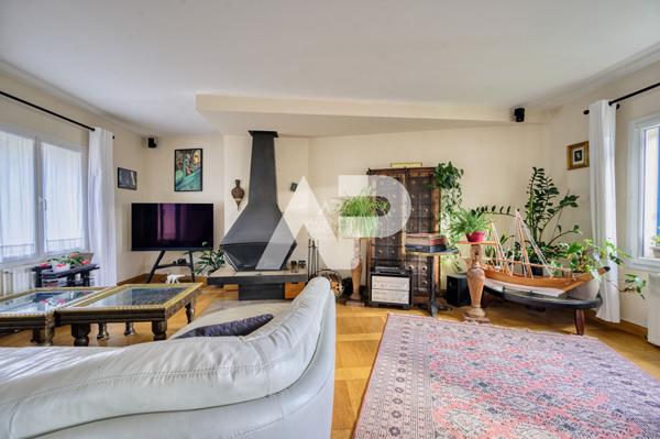 CHAVILLE, Rive Droite * limite Sèvres - Maison familiale avec possibilité appartement indépendant. €949 000 ** - Référence 625-CS