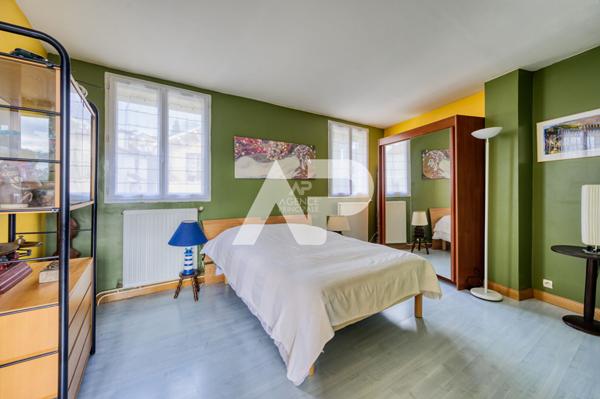 CHAVILLE, Rive Droite * limite Sèvres - Maison familiale avec possibilité appartement indépendant. €949 000 ** - Référence 625-CS