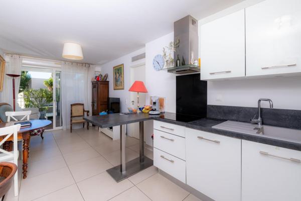 Bandol.T2 sécurisé avec grande terrasse aperçu mer