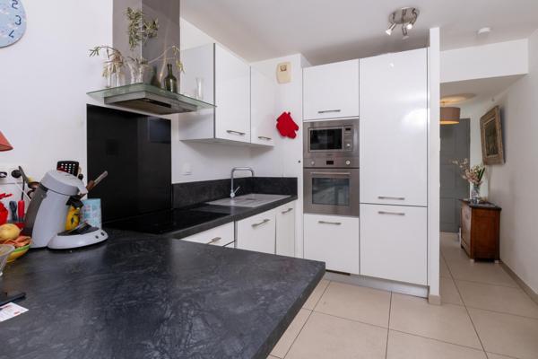 Bandol.T2 sécurisé avec grande terrasse aperçu mer