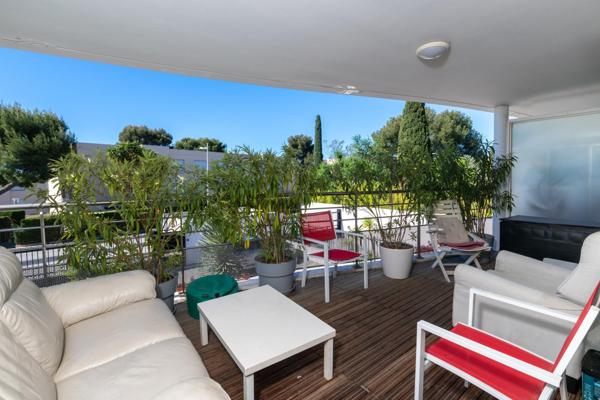 Bandol.T2 sécurisé avec grande terrasse aperçu mer